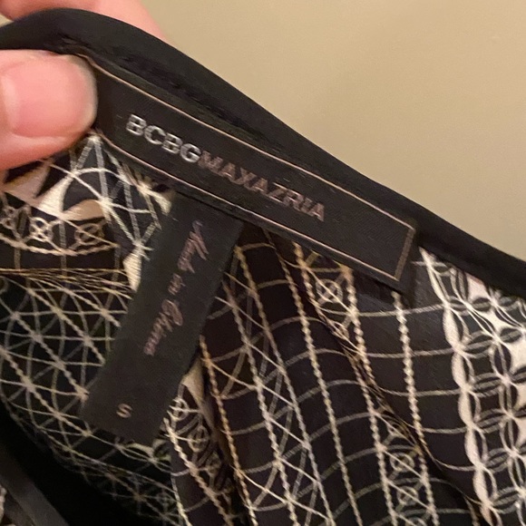 BCBG black one shoulder scarf print top - Picture 2 of 4